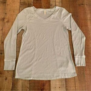 Cozy womens light blue long sleeve v-neck ribbed knit workout top